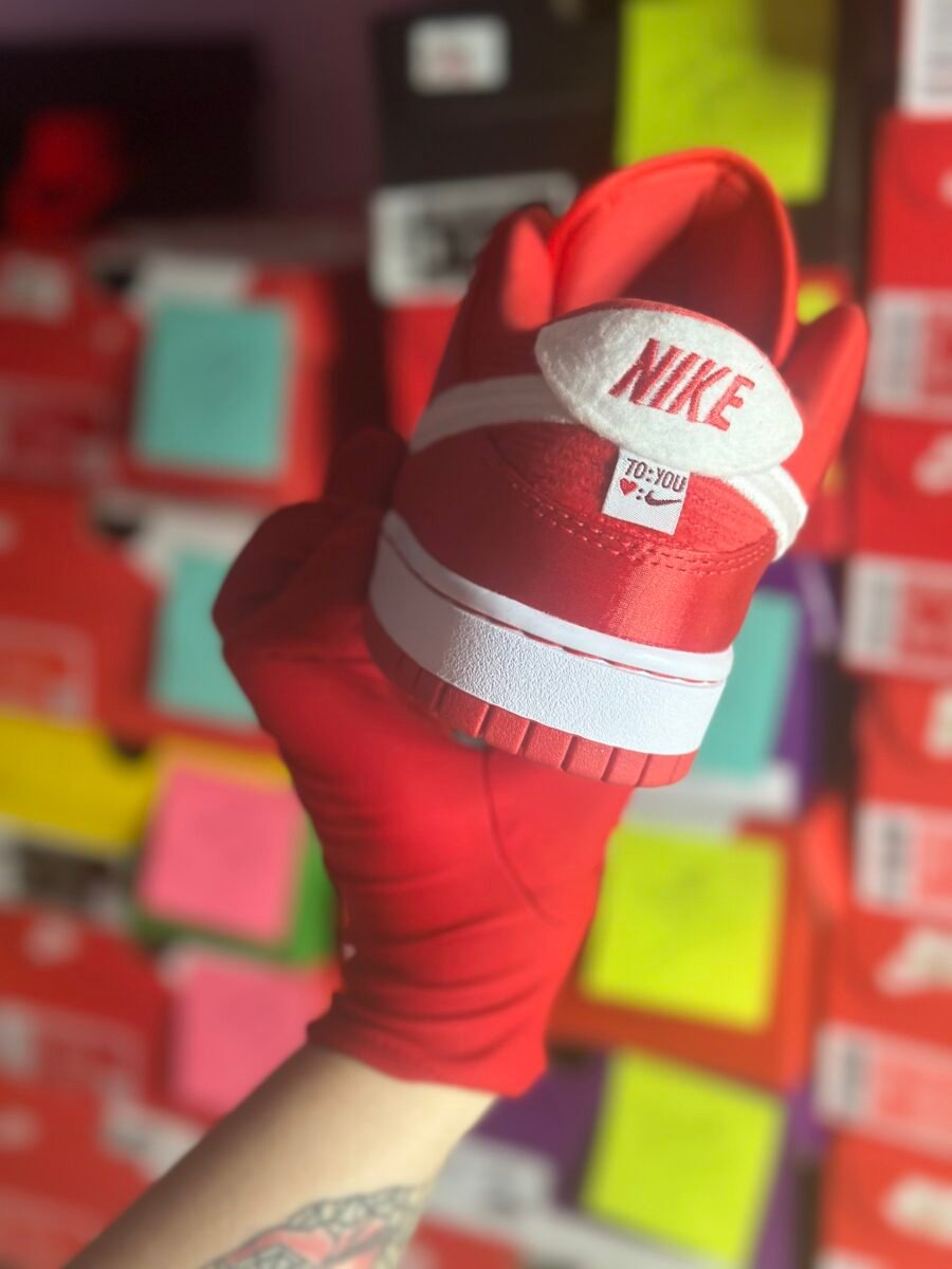 Dunk Low ‘Valentine’s Day 2024 - Image 4