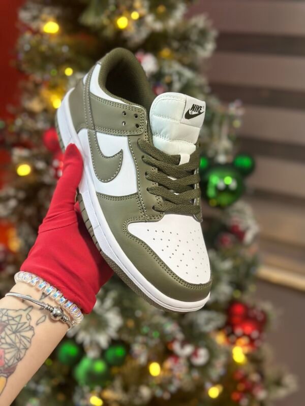 Dunk Low “Medium Olive”