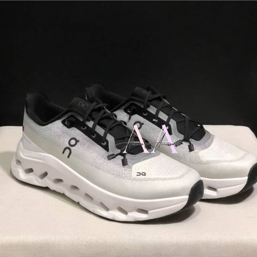 ON👟🖤🤍