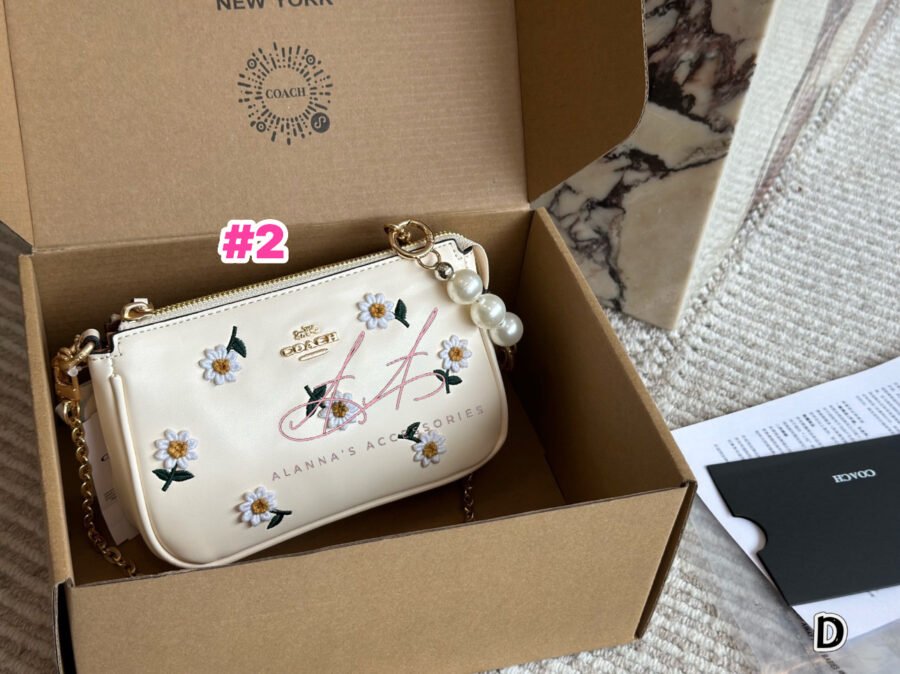 Coach 😍🤍 - Image 2