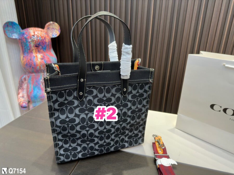 Coach😍 - Image 2