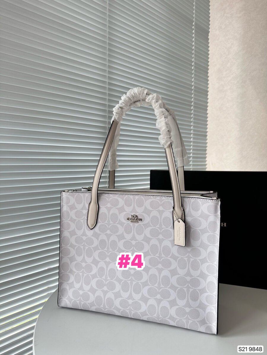 Coach😍 - Image 4