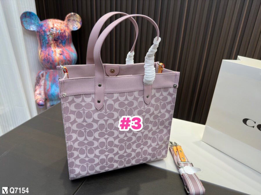 Coach😍 - Image 3