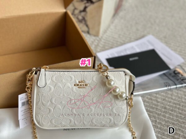 Coach 😍🤍