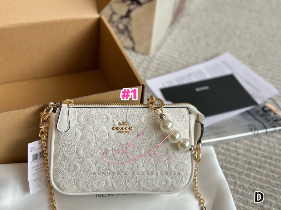 Coach 😍🤍