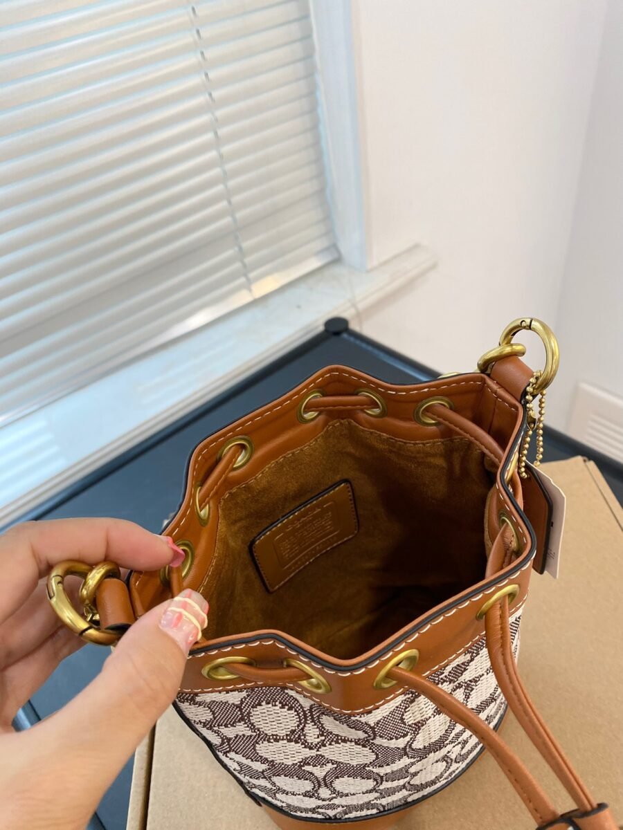 Coach🤎 - Image 2