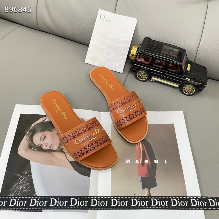 DIOR