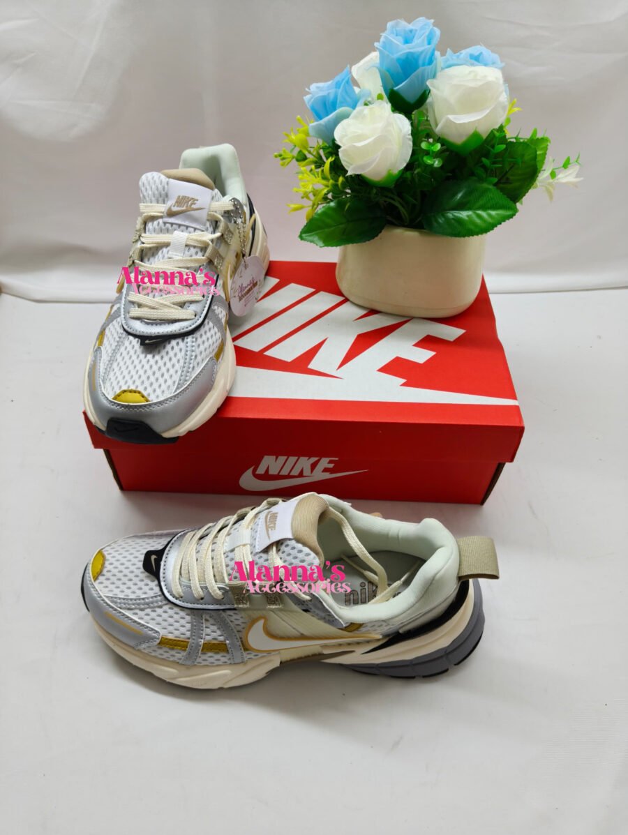 NIKE✨👟🤍NEW!!