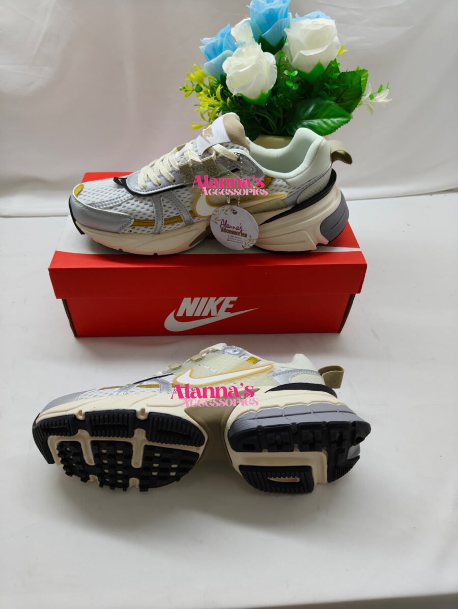 NIKE✨👟🤍NEW!! - Image 2
