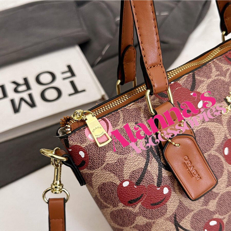 Coach 😍🩷 - Image 11