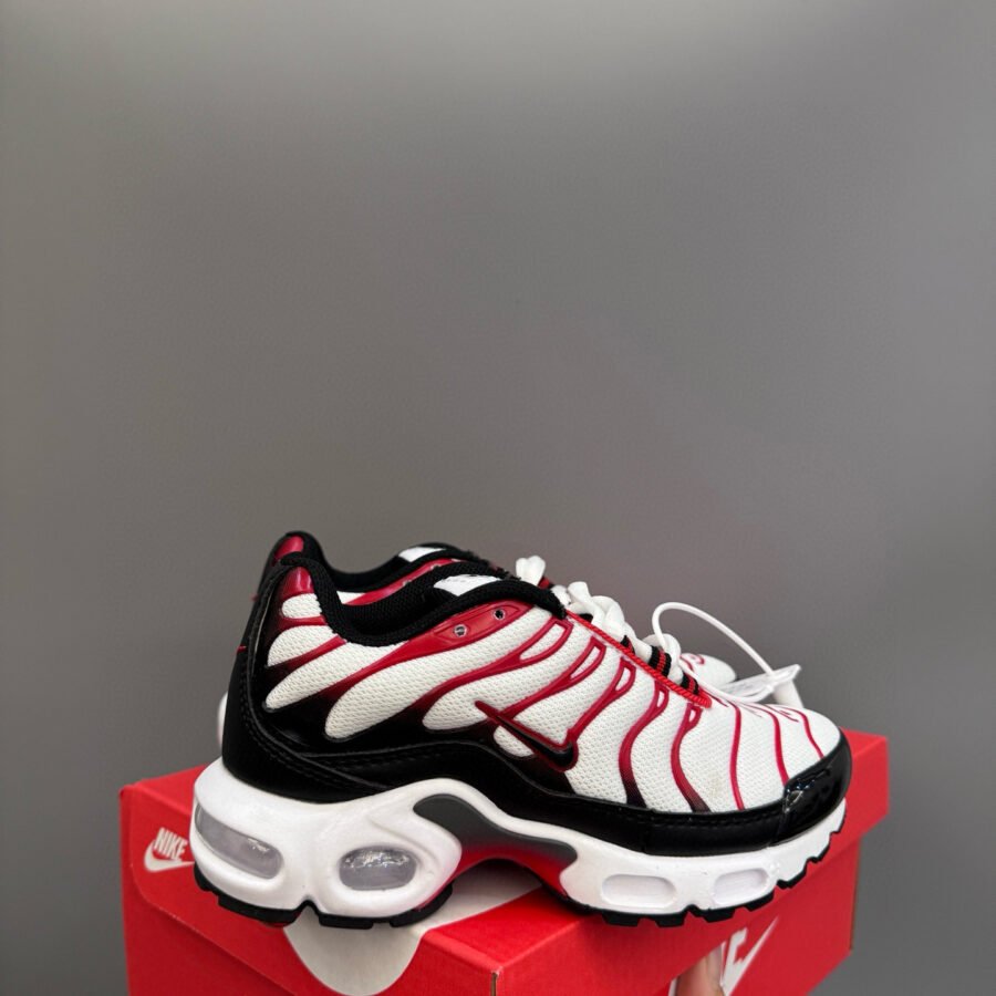 Nike❤️‍🔥❤️🤍🖤