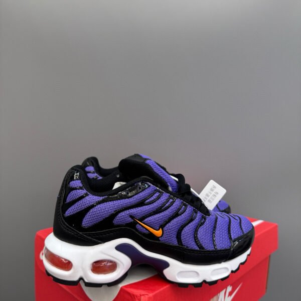 Nike🧡💜🖤