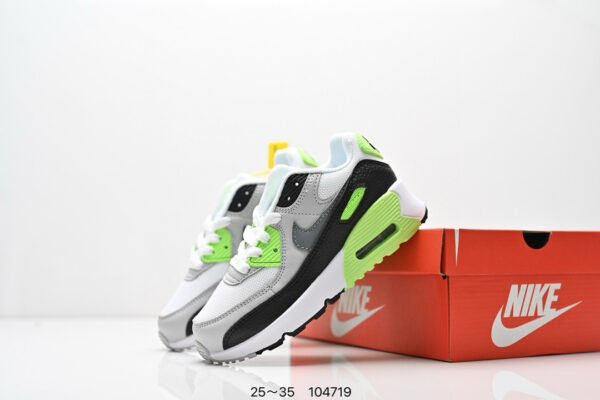 Nike 🤍💚🖤