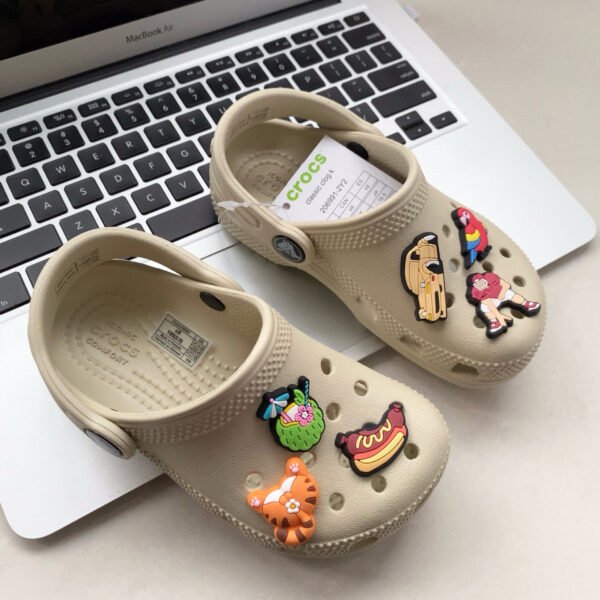 Crocs✨