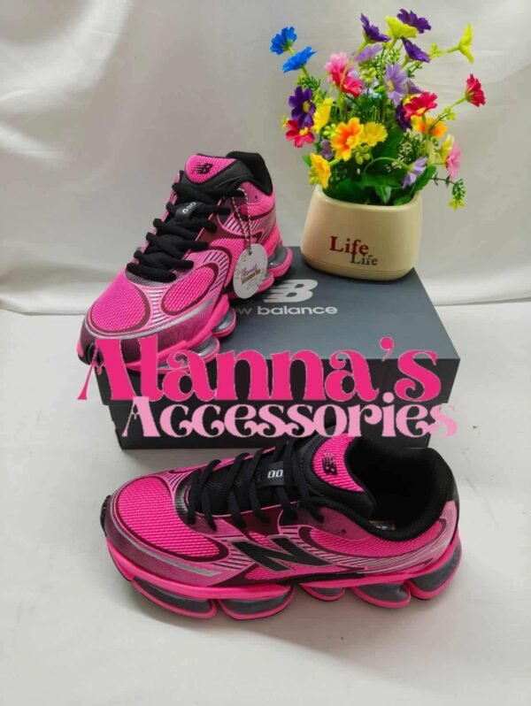 New balance 🩷🖤