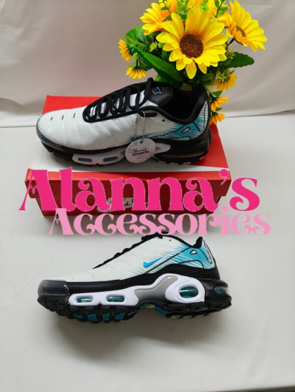 Nike💙🤍😍🖤