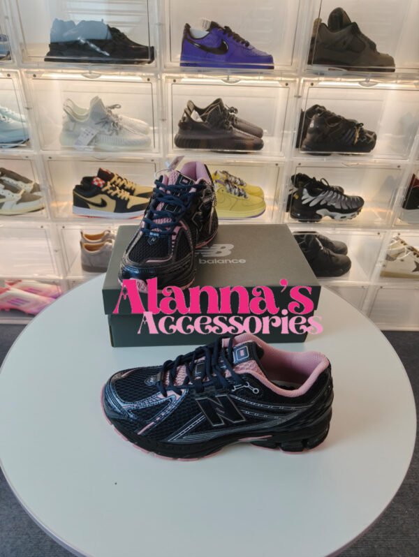 New balance 🩷🖤