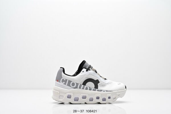 On cloud🤍🖤🩶😍