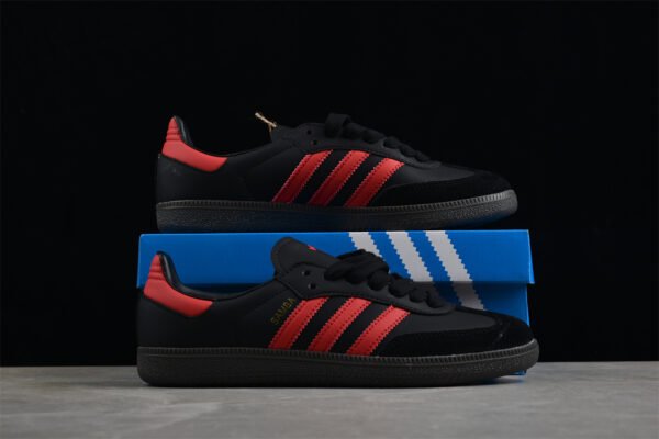 Adidas❤️🖤😍