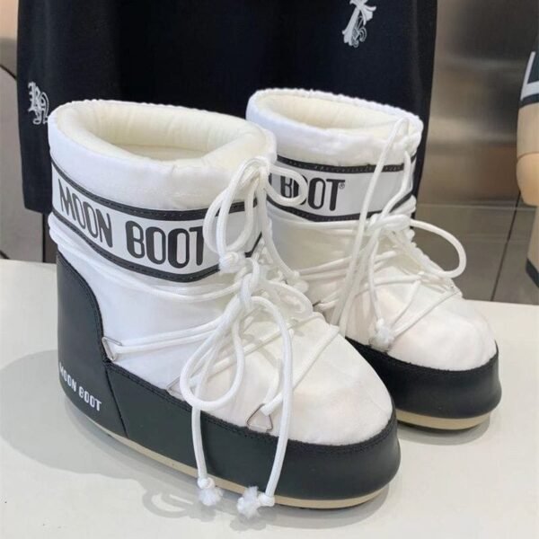 Moon boot👢🎅🏻🤶🏻🖤🤍