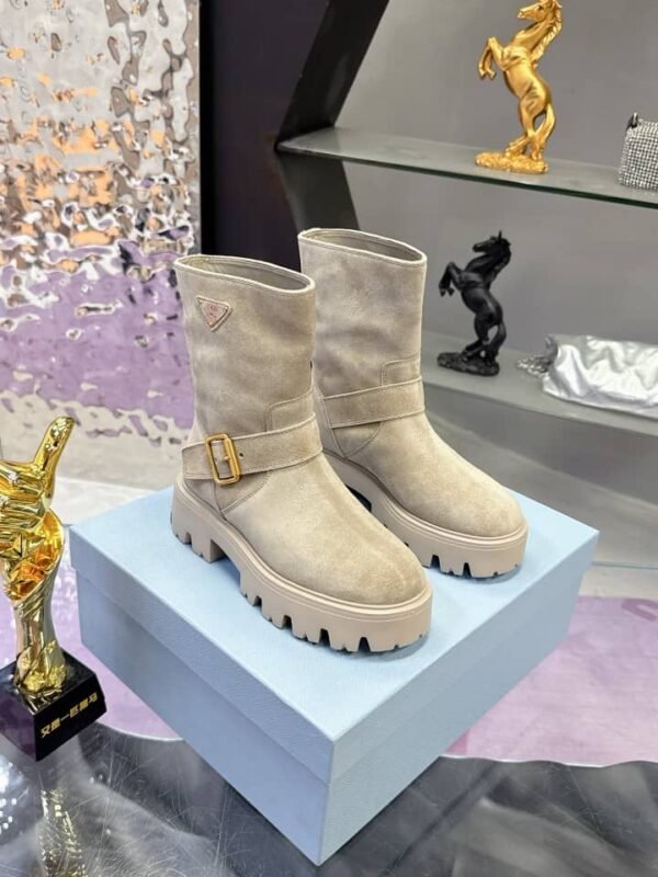 Prada😍🤍👢✨