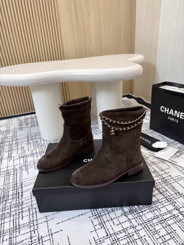 Chanel😍🤎👢✨🛍️