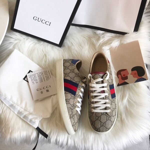 Gucci🤎💙😍