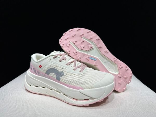 On cloud 🩷🤍👟