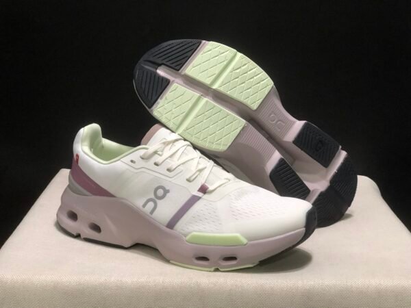 On cloud💚💜👟