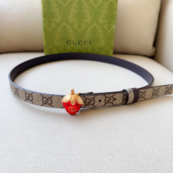 Gucci fresita reversible negra😍🖤🍓