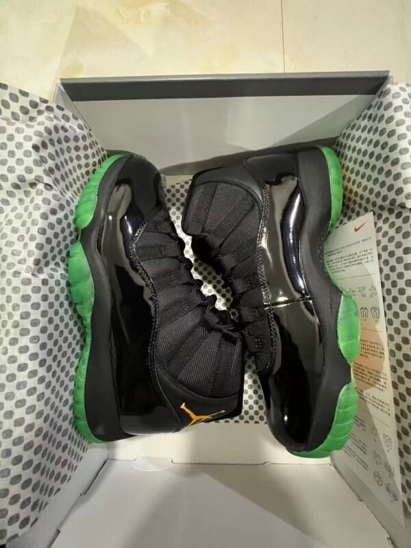 Jordan 11 😍💚🖤
