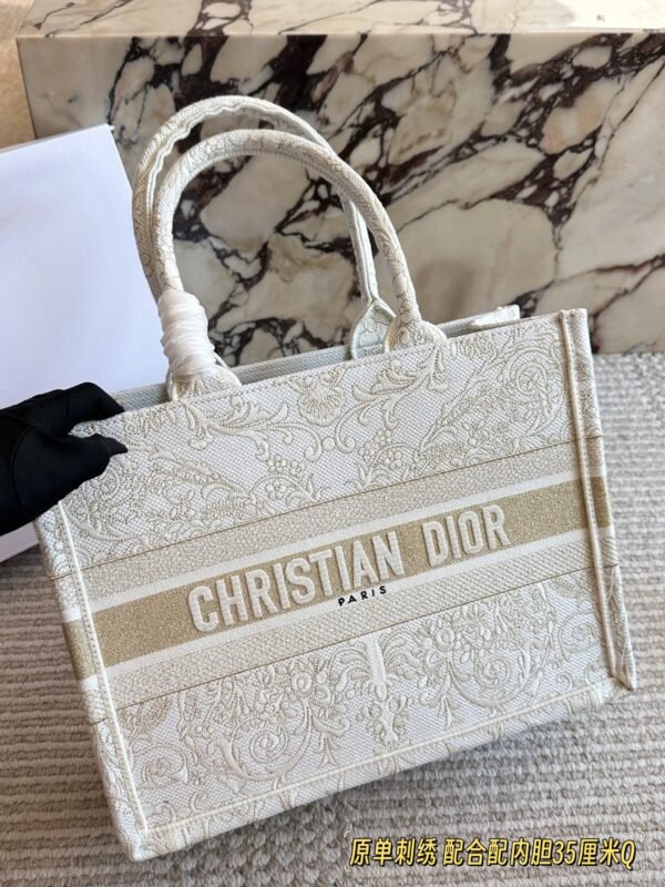 Dior😍🤍🛍️