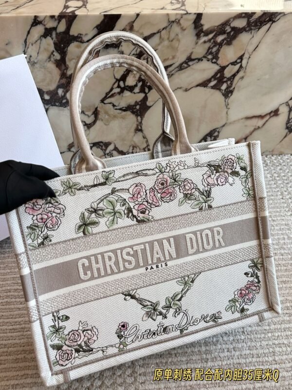 Dior🛍️😍🌸🌼💐