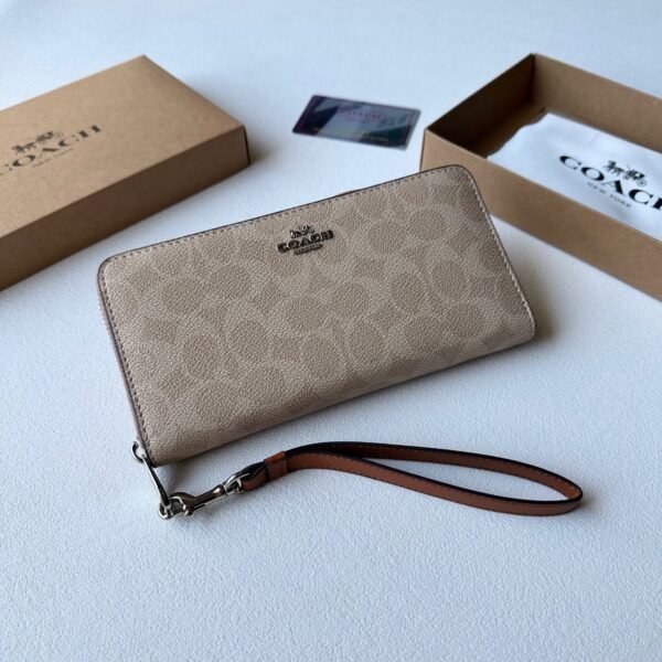 Wallet coach 😍🤎🛍️